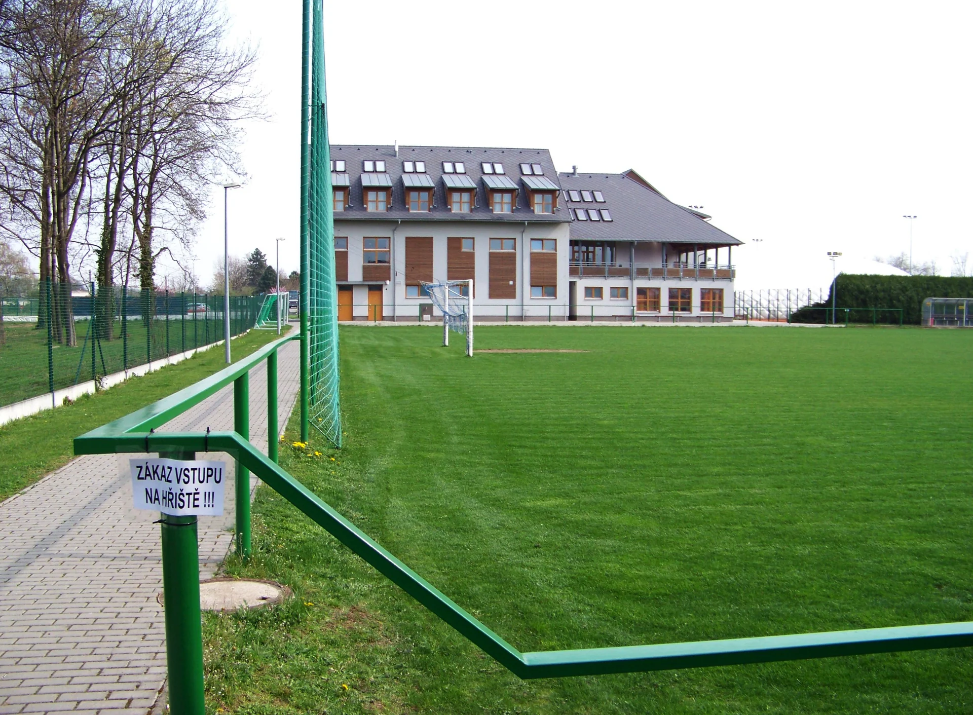 Hřiště a zázemí TJ SK Satalice, archivní fotografie z roku 2014